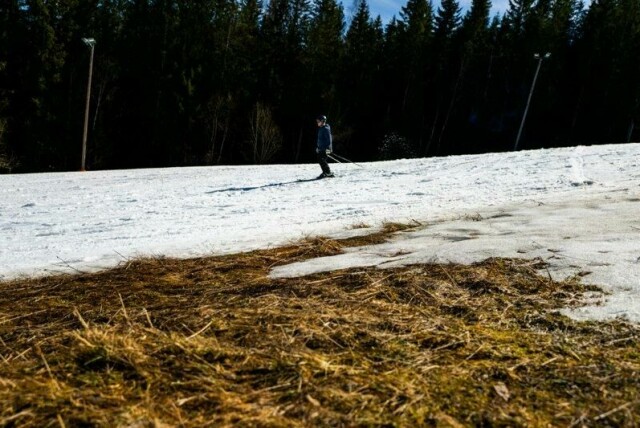 Det ligger an til å bli en snøfattig påske på Østlandet. Her fra skisenteret på Tryvann (Skimore Oslo).