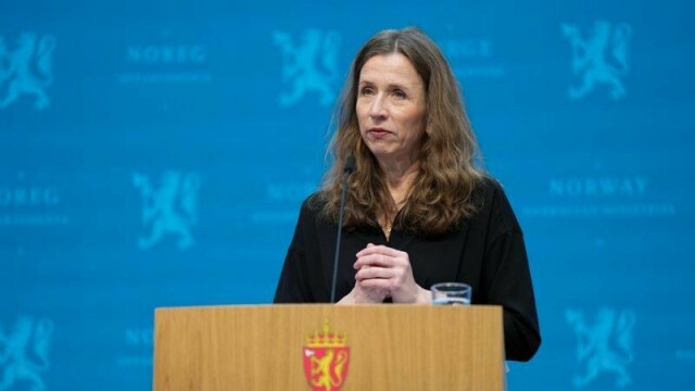 Justisminister Astri Aas-Hansen vil endre loven slik at domstolene står friere når de skal dømme i voldtektssaker.