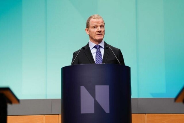 Settes renten ned for tidlig, kan prisene fortsette å stige raskt, sier visesentralbanksjef Pål Longva.