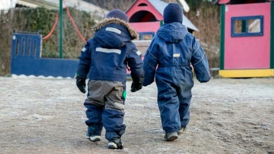 Samlet fruktbarhetstall (SFT) har falt og falt, fra 1,98 barn per kvinne i 2009 til rekordlave 1,40 i 2023. Da blir det større andel barn som får plass i barnehage.