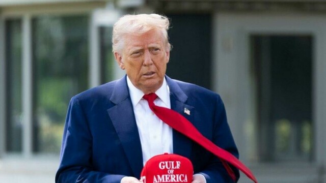 USAs president Donald Trump lover lettelser i tollsatsene som er innført for bilindustrien. Tirsdag går han på scenen i bilbyen Detroit for å markere sine første 100 dager i presidentperiode nummer to.