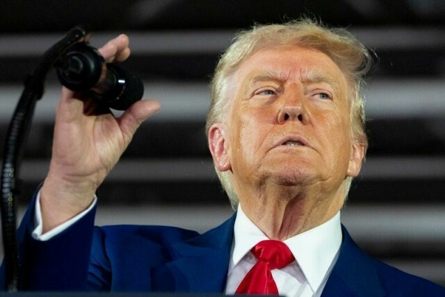 En fersk undersøkelse fra Reuters/Ipsos viser at bare 42 prosent støtter Trumps generelle innsats, mens 53 prosent er misfornøyd.