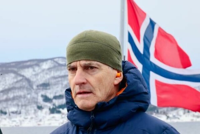 Statsminister Jonas Gahr Støre gratulerer med nasjonaldagen.
