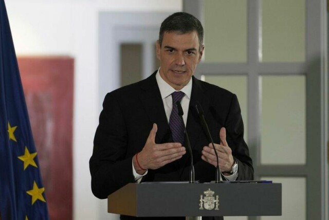Det har ikke kommet fram utvetydig informasjon om årsaket til det store strømbruddet i Spania og Portugal mandag, sier Spanias statsminister Pedro Sanchez.