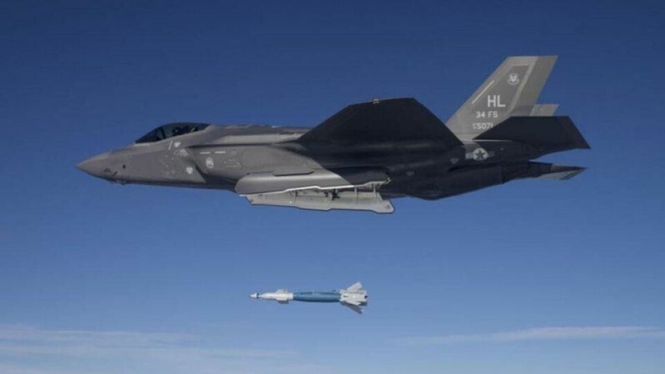 Paveway-laserstyrte bomber gjør om «dumme» bomber til presisjonsstyrte våpen. Paveway-laserstyrte bomber gjør om «dumme» bomber til presisjonsstyrte våpen. Foto: US Navy / Raytheon