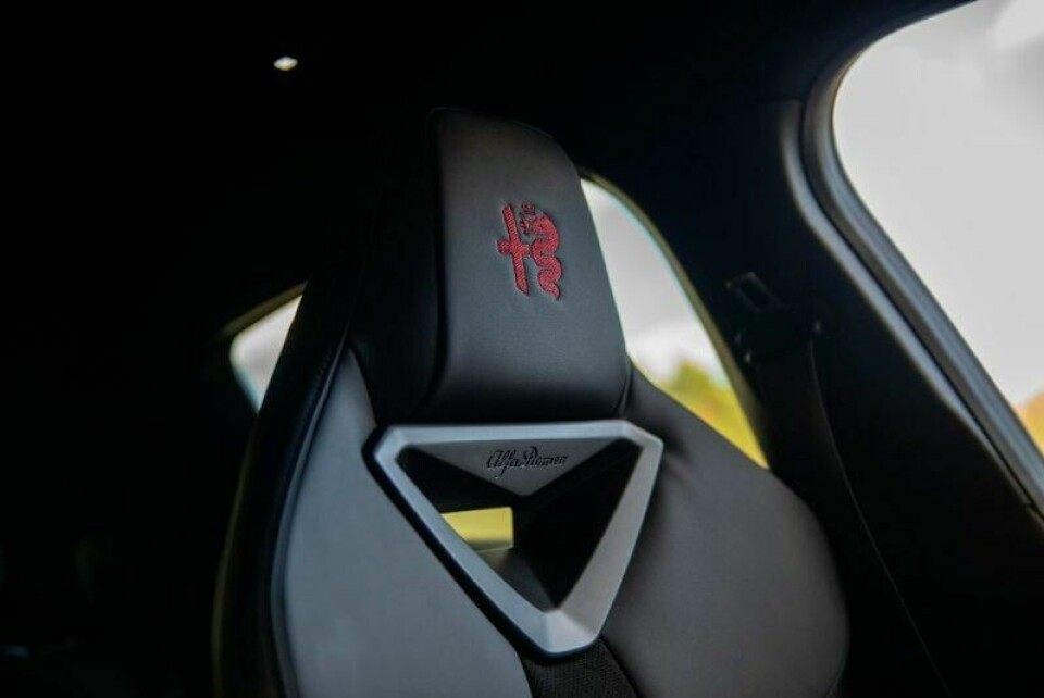 Alfa Romeo Junior har flere interessante detaljer, som her på setene. Alfa Romeo Junior har flere interessante detaljer, som her på setene. Foto: Håkon Sæbø / Finansavisen