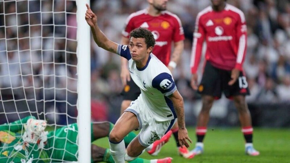 Brennan Johnson jubler for Tottenhams ledermål i europaligafinalen mot Manchester United. Brennan Johnson jubler for Tottenhams ledermål i europaligafinalen mot Manchester United. Foto: Jose Breton, AP / NTB