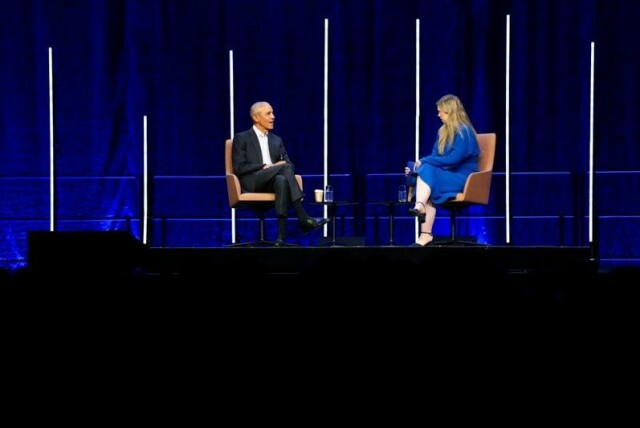 USAs tidligere president Barack Obama og Sofie Høgestøl under arrangementet «A Conversation With Barack Obama» i Oslo Spektrum.