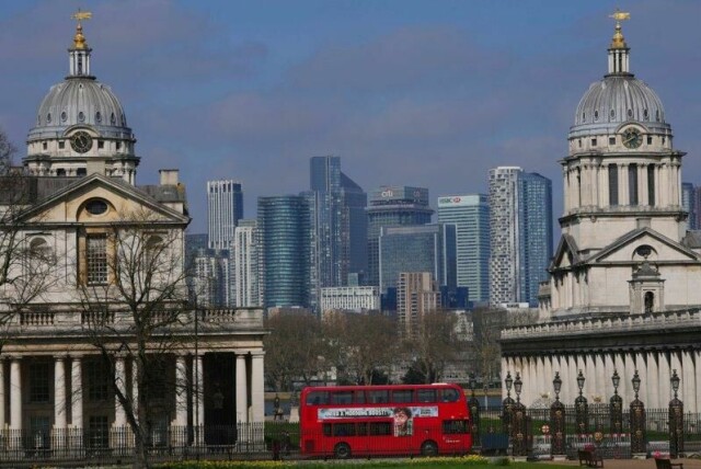 Prisene steg raskere enn ventet i Storbritannia i april. Her fra Canary Whard i London.