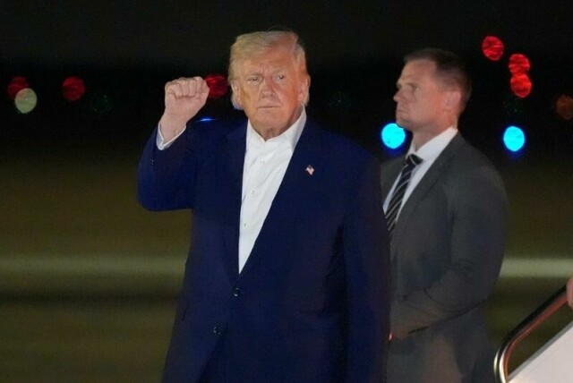 President Donald Trump skal snakke med Vladimir Putin på telefon mandag.