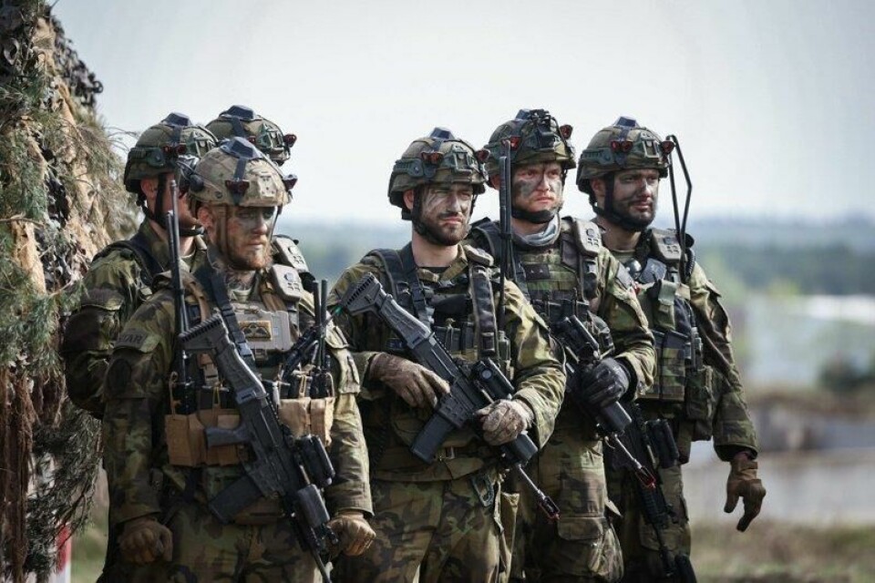 Soldater fra den tsjekkiske hæren under den internasjonale militærøvelsen «Wettiner Schwert 2024» sammen med norske og tyske soldater nær Gardelegen i det østlige Tyskland, 8. april 2024. NATO-øvelsen var en del av' Nato-øvelsen Steadfast Defender. (Foto: Ronny Hartmann / AFP) Soldater fra den tsjekkiske hæren under den internasjonale militærøvelsen «Wettiner Schwert 2024» sammen med norske og tyske soldater nær Gardelegen i det østlige Tyskland, 8. april 2024. NATO-øvelsen var en del av' Nato-øvelsen Steadfast Defender. (Foto: Ronny Hartmann / AFP) Foto: AFP/NTB