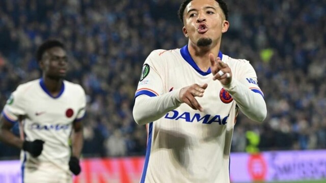 Jadon Sancho scoret for Chelsea.