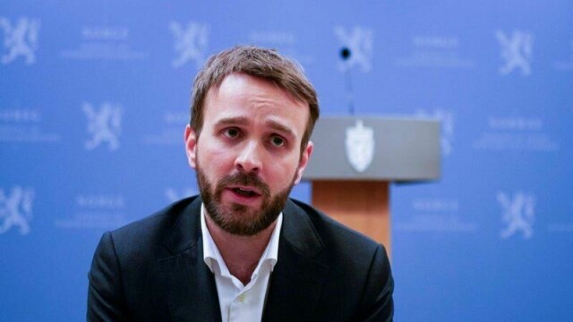 Opposisjonen kaller dagens praksis i helsevesenet for misbruk av offentlige midler, og mener at helse- og omsorgsminister Jan Christian Vestre må komme på banen.