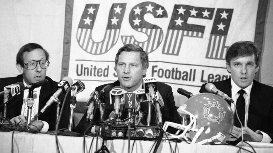 Donald Trump fikk aldri kjøpt noe NFL-lag, men måtte nøye seg med New Jersey Generals som spilte i en lavere liga. To år senere var ligaen historie, og mange ga Trump skylden. Donald Trump fikk aldri kjøpt noe NFL-lag, men måtte nøye seg med New Jersey Generals som spilte i en lavere liga. To år senere var ligaen historie, og mange ga Trump skylden. Foto: AP / NTB