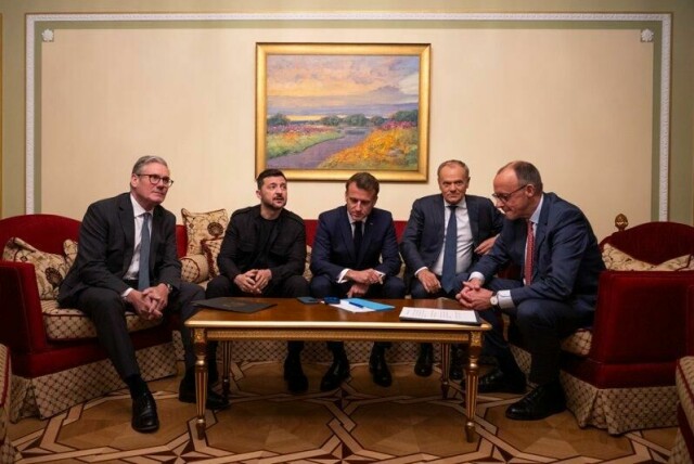 Storbritannias statsminister Keir Starmer, Frankrikes president Emmanuel Macron, Polens statsminister Donald Tusk og Tysklands forbundskansler Freidrich Merz, her sammen med Ukrainas president Volodymyr Zelenskyj i Kyiv tidligere denne måneden.