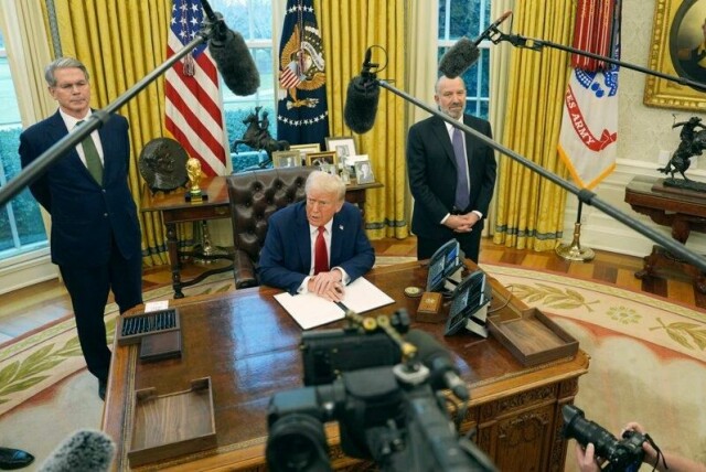 USAs president Donald Trump får fortsatt lov til å holde nyhetsbyrået AP unna Det ovale kontor og Air Force One.
