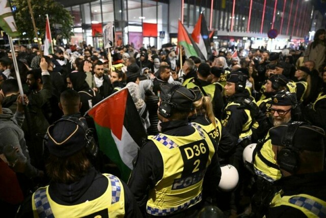 Politiet i Basel har innhentet råd fra svensk politi på bakgrunn av erfaringene fra Eurovision i Malmö – der man under demonstrasjonene i fjor måtte ta i bruk pepperspray.