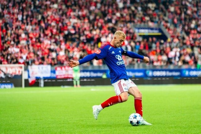 Vålerengas Henrik Bjørdal under eliteseriekampen i fotball mellom Vålerenga og Brann på Intility Arena lørdag.