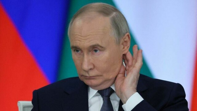 – Russland har en historie som aggressor, så vi må først få se en reell stans i aggresjon og tydelige handlinger for en varig våpenhvile, heter det i uttalelsen fra EU-kommisjonen. (Yuri Kochetkov/Pool via REUTERS)
