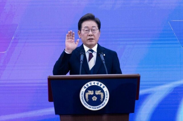 Sør-Koreas president Lee Jae-myung avlegger ed i Sør-Koreas nasjonalforsamling onsdag.