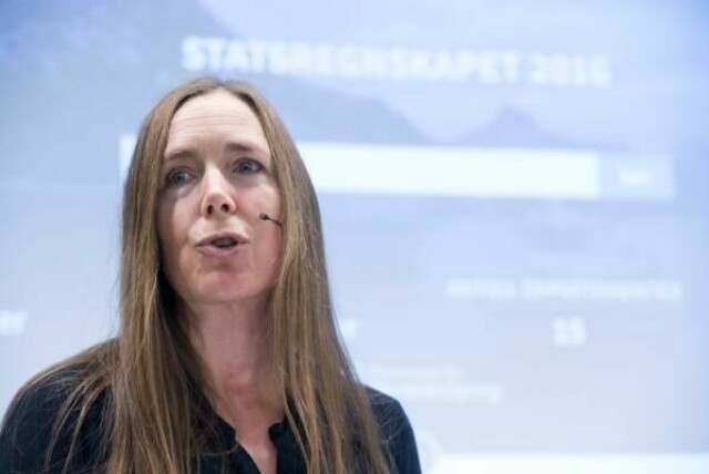 Hilde Singsaas, direktør for Miljødirektoratet, mener at oppdrettsnæringen på land ikke har god nok kontroll på utslippene.