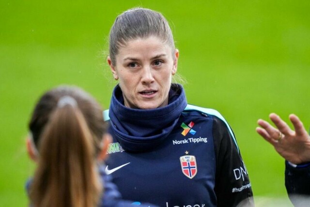 Maren Mjelde er tilbake fra start for Norge i nasjonsligakampen mot Sveits.