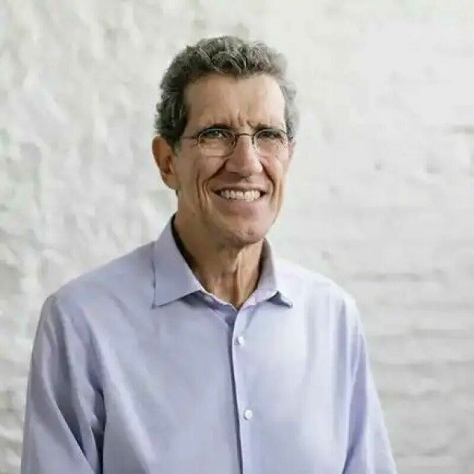 Carlos Monteiro er kjent som mannen bak NOVA-klassifiseringen, der mat deles inn i fire kategorier alt ettersom hvor bearbeidet den er. Carlos Monteiro er kjent som mannen bak NOVA-klassifiseringen, der mat deles inn i fire kategorier alt ettersom hvor bearbeidet den er. Foto: Privat
