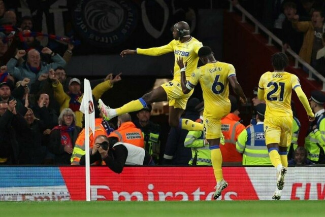 Jean-Philippe Mateta jubler etter å ha scoret 2-2-målet for Crystal Palace mot Arsenal.