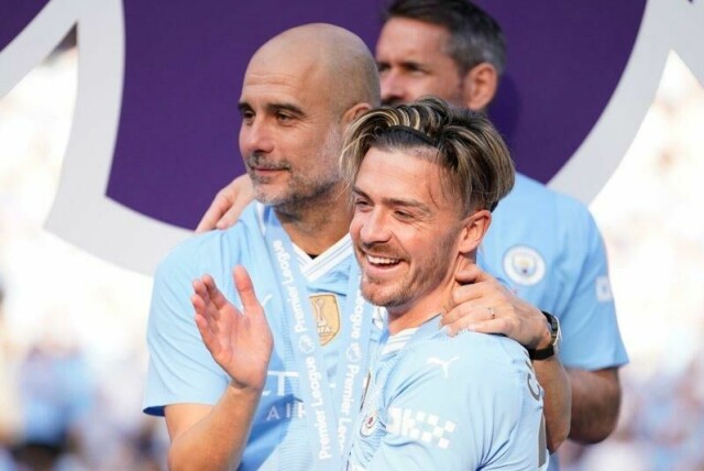 Pep Guardiola (t.v.) er forberedt på at Jack Grealish kan forlate klubben i sommer.