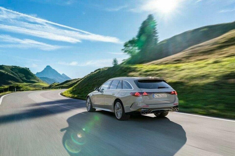 Mercedes-AMG E 53 Hybrid 4Matic+ Stasjonsvogn kan kjøres utslippsfritt, så lenge du husker å lade bilen. Foto: Mercedes-Benz AG - Communications & Marketing Mercedes-AMG E 53 Hybrid 4Matic+ Stasjonsvogn kan kjøres utslippsfritt, så lenge du husker å lade bilen. Foto: Mercedes-Benz AG - Communications & Marketing