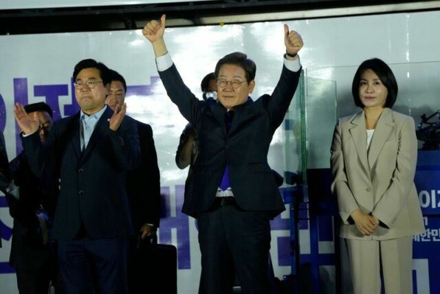 Lee Jae-myung (midten) er offisielt valgt til ny president i Sør-Korea.