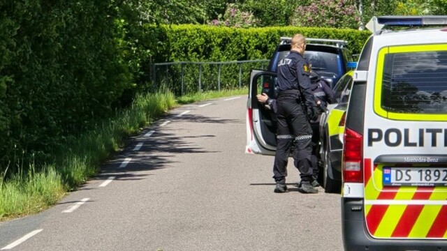 Politiet er til stede med flere enheter i Son i Akershus etter melding om væpnet ran.