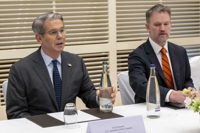 USAs finansminister Scott Bessent (t.v.) og handelsutsending Jamieson Greer har sittet i samtaler med Kina i Genève i helgen.