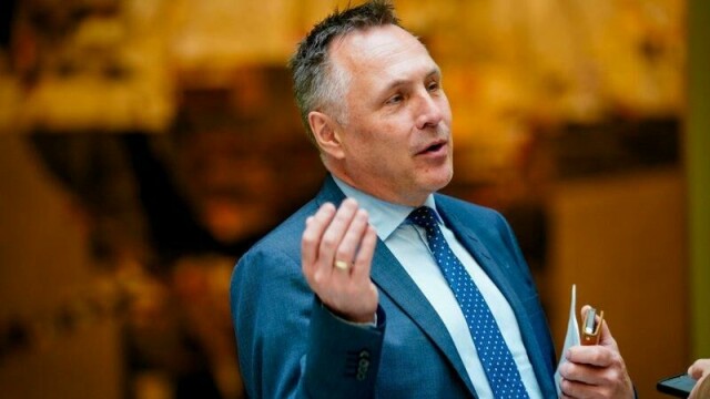 Forsvarsminister Tore O. Sandvik (Ap) er klar på at han ikke har feilinformert Stortinget om Ramsund-saken.