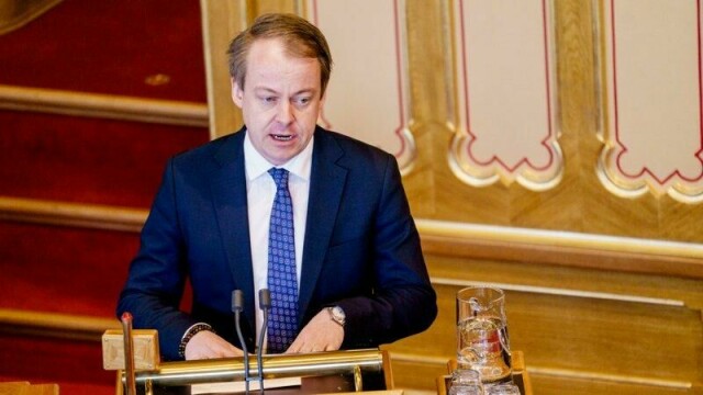 Frp vil stramme inn partiets innvandringspolitikk ytterligere, sier Frps innvandringspolitiske talsperson Erlend Wiborg.