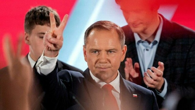 Den polske presidenten for kommende periode blir Karol Nawrocki, som er støttet av det høyrepopulistiske partiet Lov og Rettferdighet (PiS).