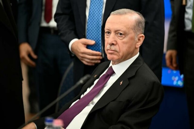 En svensk journalist sitter fengslet i Tyrkia og er nå tiltalt blant annet for å ha fornærmet landets president Recep Tayyip Erdogan (bildet).