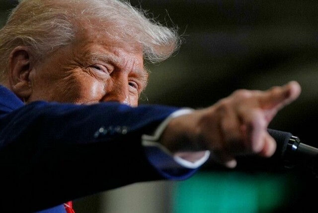 President Donald Trump sier det ikke er aktuelt å tillate Iran å anrike noe uran i en atomavtale.