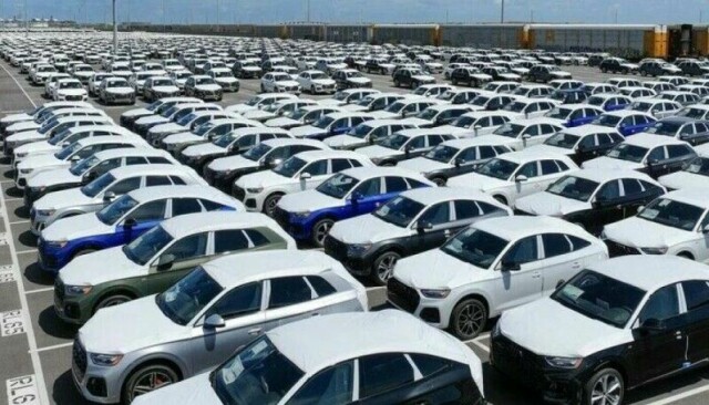 STRAFFES: Her står et stort antall Mexico-produserte Audi Q5 linet opp. Å selge disse i USA kan nå bli så godt som umulig.