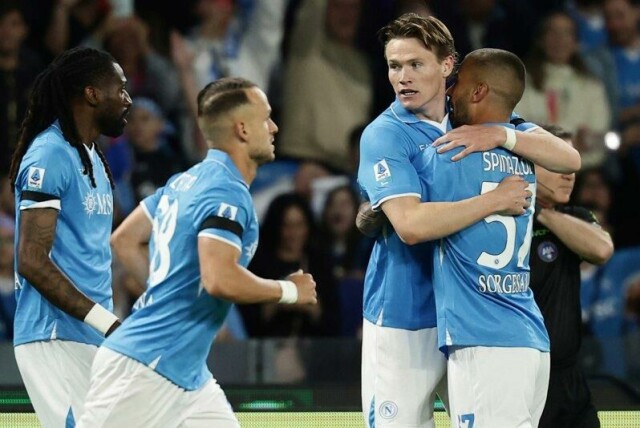 Scott McTominay jubler etter den første scoringen mot Torino.