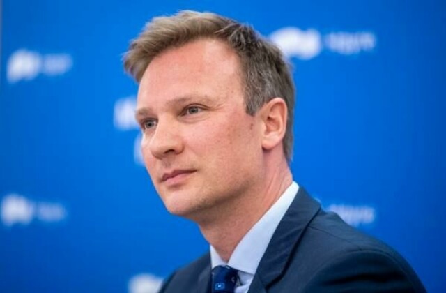 Bård Ludvig Thorheim fra energi- og miljøkomiteen i Høyre sier partiet slutter seg til regjeringens mål om kutt i klimagassutslipp med 70–75 prosent innen 2035.