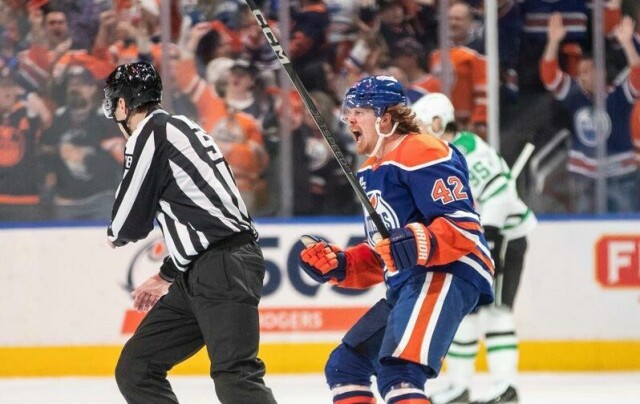 Kasperi Kapanen jubler etter å ha scoret for Edmonton Oilers tirsdag.