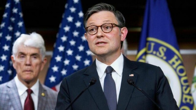 Speaker i Representantenes hus, Mike Johnson, klarte å hale president Trumps store kutt- og skattepakke i land med minste flertall mulig.