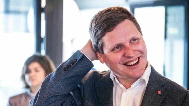 Utviklingsminister Åsmund Aukrust (Ap) gir mer penger til sivilsamfunn.