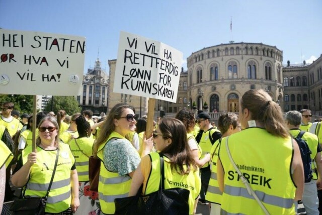 Ansatte i politiet streiket i mai og juni i fjor.