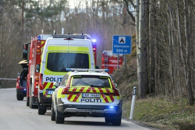Nødetatene rykket lørdag ut etter en kollisjon mellom en MC og en bil i Holmestrand kommune.