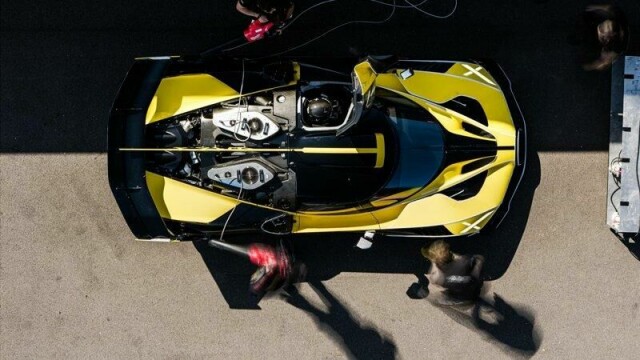 I en tid der hyperbiler fryktes å tape seg i verdi, er det i beste fall tappert å velge Bugatti Bolide. Andre vil si det er det glade vannvidd.
