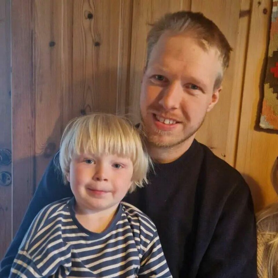 Simen har tatt over Hals gård, der folk har levd i alle fall siden år 0. Simen har tatt over Hals gård, der folk har levd i alle fall siden år 0. Foto: Nina Kristiansen