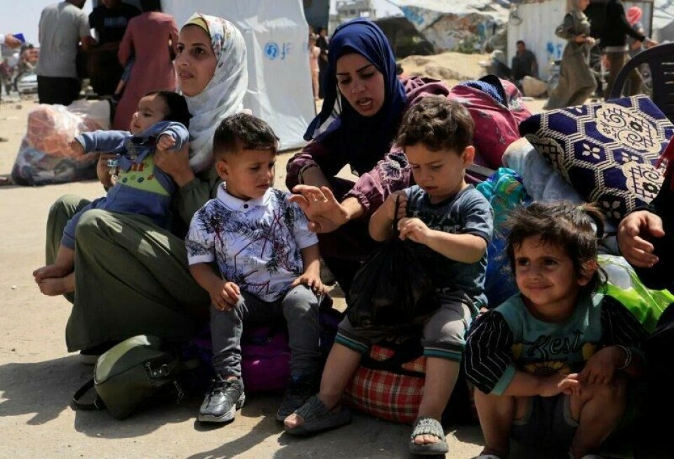 Palestinere flykter nå fra byen Khan Younis. Palestinere flykter nå fra byen Khan Younis. Foto: Reuters / Hatem Khaled / NTB