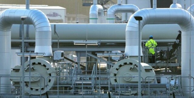 EU-landene kjøpte i fjor russisk olje og gass for nesten 22 milliarder euro, melder Sveriges Radio. Neste uke skal EU-kommisjonen komme med forslag til nye tiltak for å fase ut russisk energi.